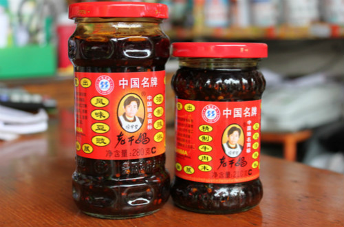 辣椒酱品牌“老干妈“居然开始卖衣服还上了纽约时装周！