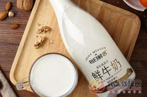 高端牛奶每日鲜语：珍稀沙漠绿洲奶源 造就鲜活营养