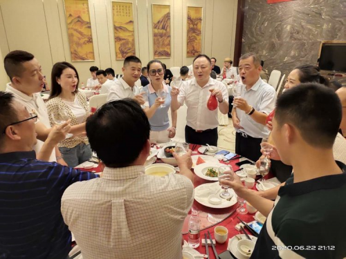 湖北光战集团：上半年工作总结暨下半年工作宣誓大会